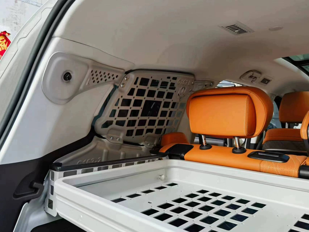 صندوق تخزين NR GWM Tank 500 ذو الشبكة الجانبية الأفقية