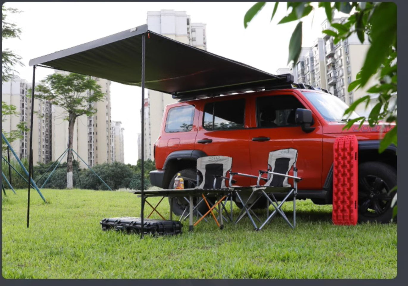 GWM Tank 300 Telescopic Canopy of Side Tent Beside Car