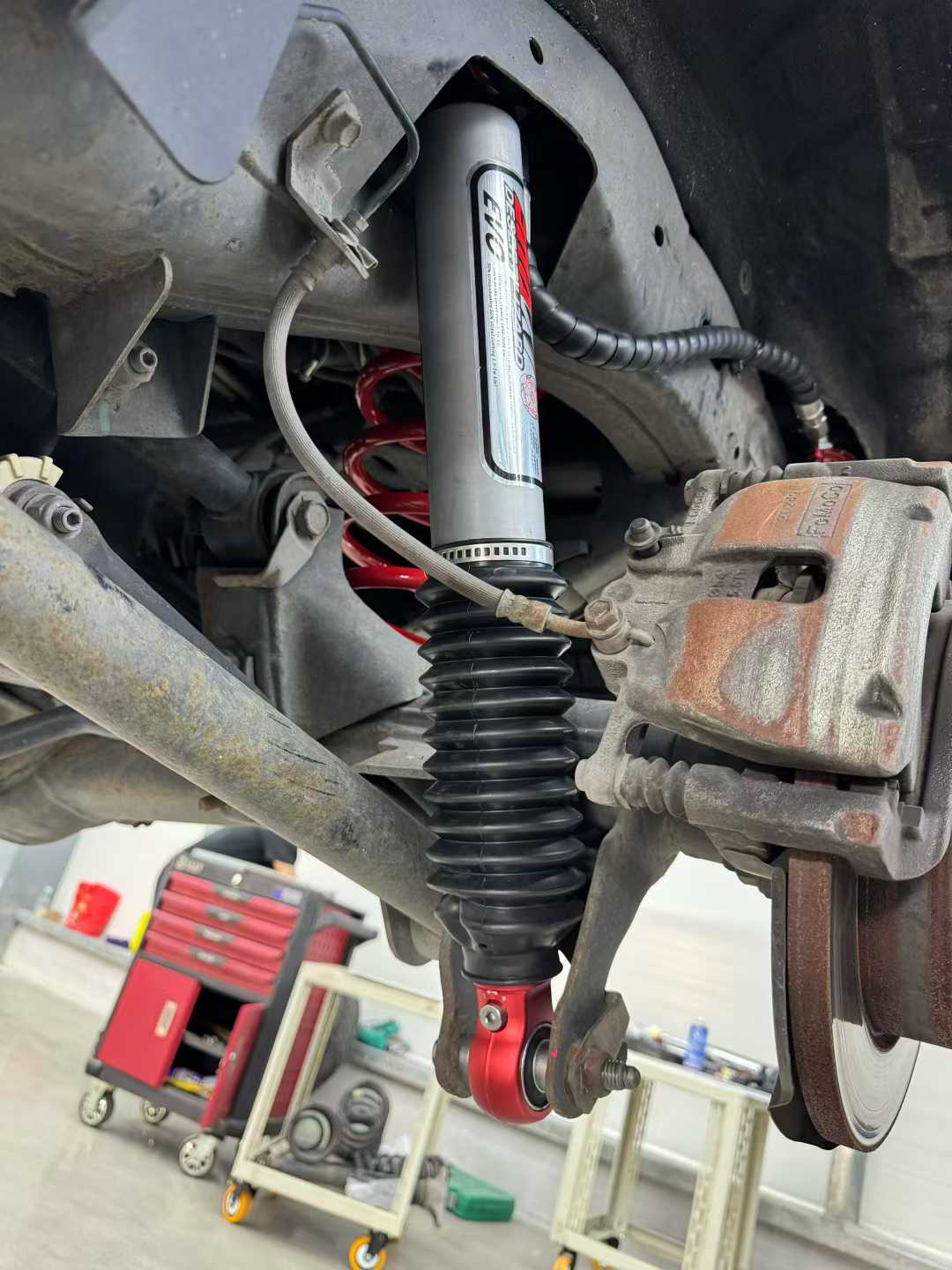 Ford Everest with SHAXI EVO73A suspension kit installed – photo 12