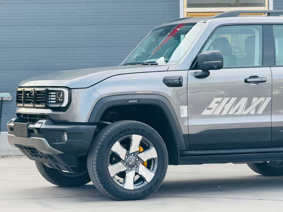 BAIC BJ40E with SHAXI EVO65 suspension kit installed – photo 2